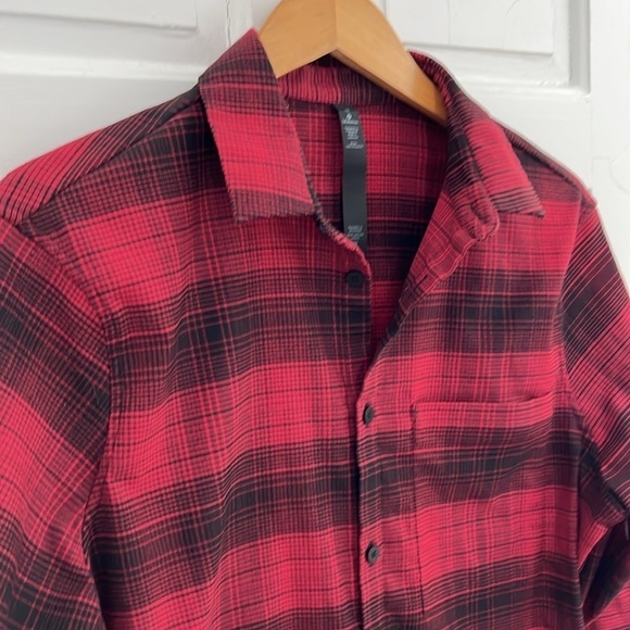 Lululemon Masons Peak Flannel Shirt Brushed Red Black Shadow Plaid Size M - Picture 3 of 5